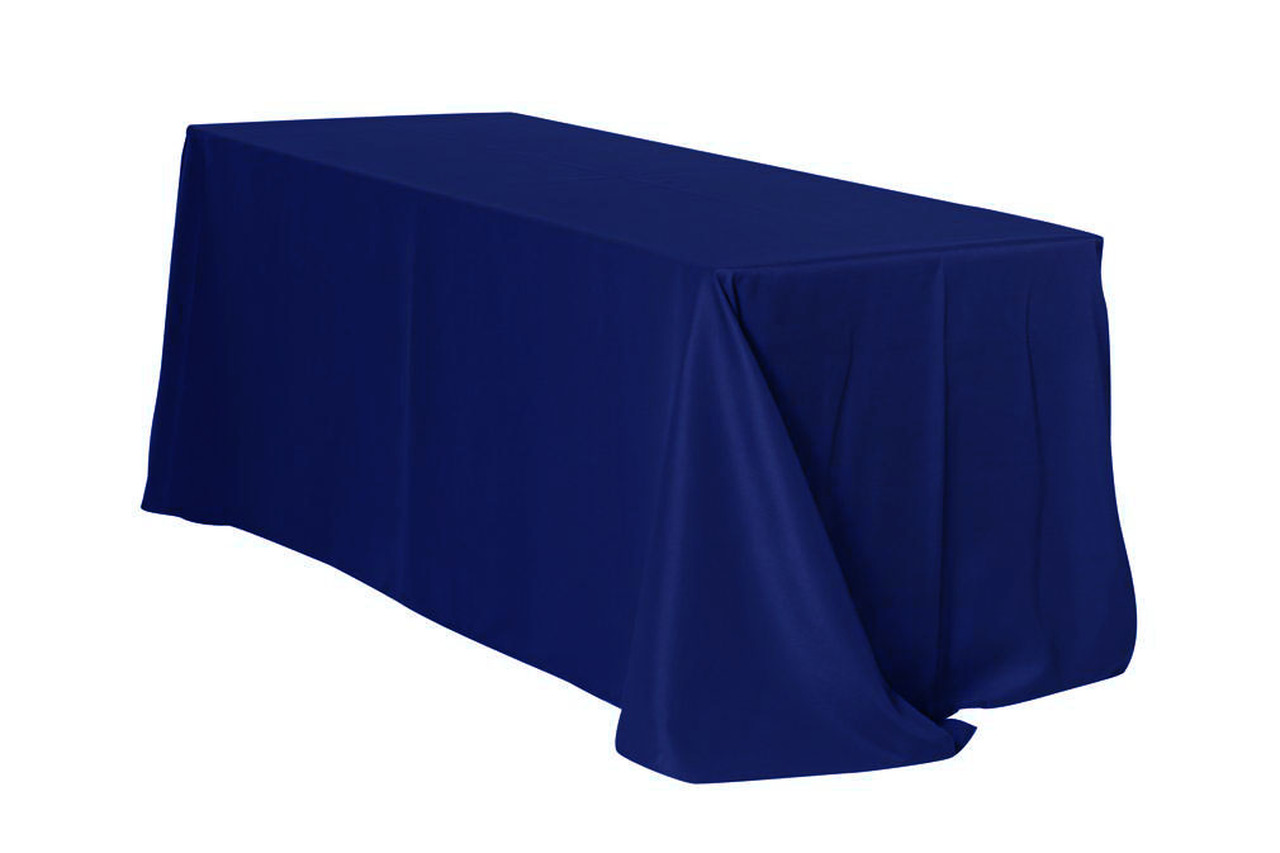 Прямоугольный стол с синей скатертью